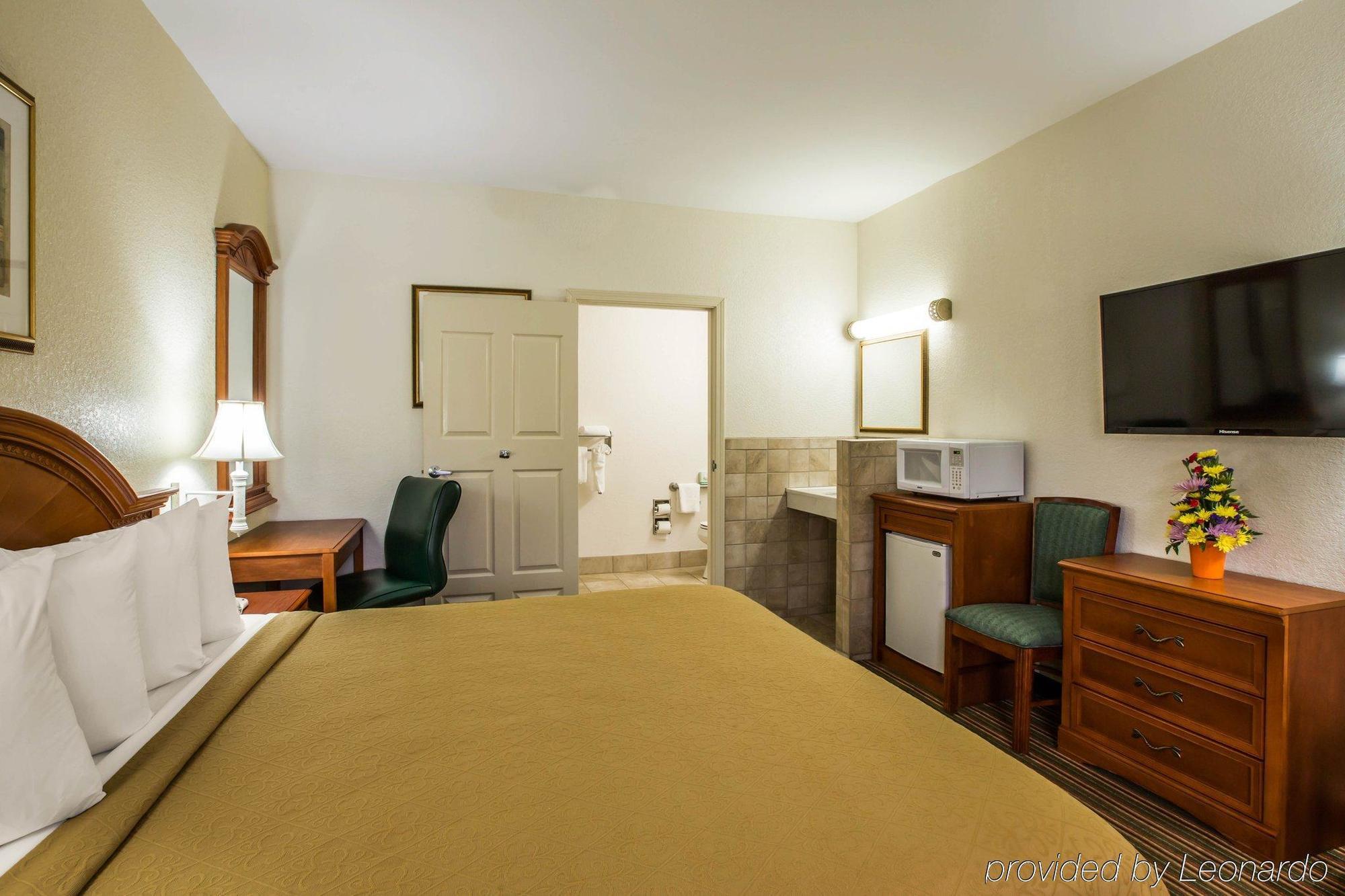 Quality Inn & Suites Biltmore East Эшвилл Экстерьер фото