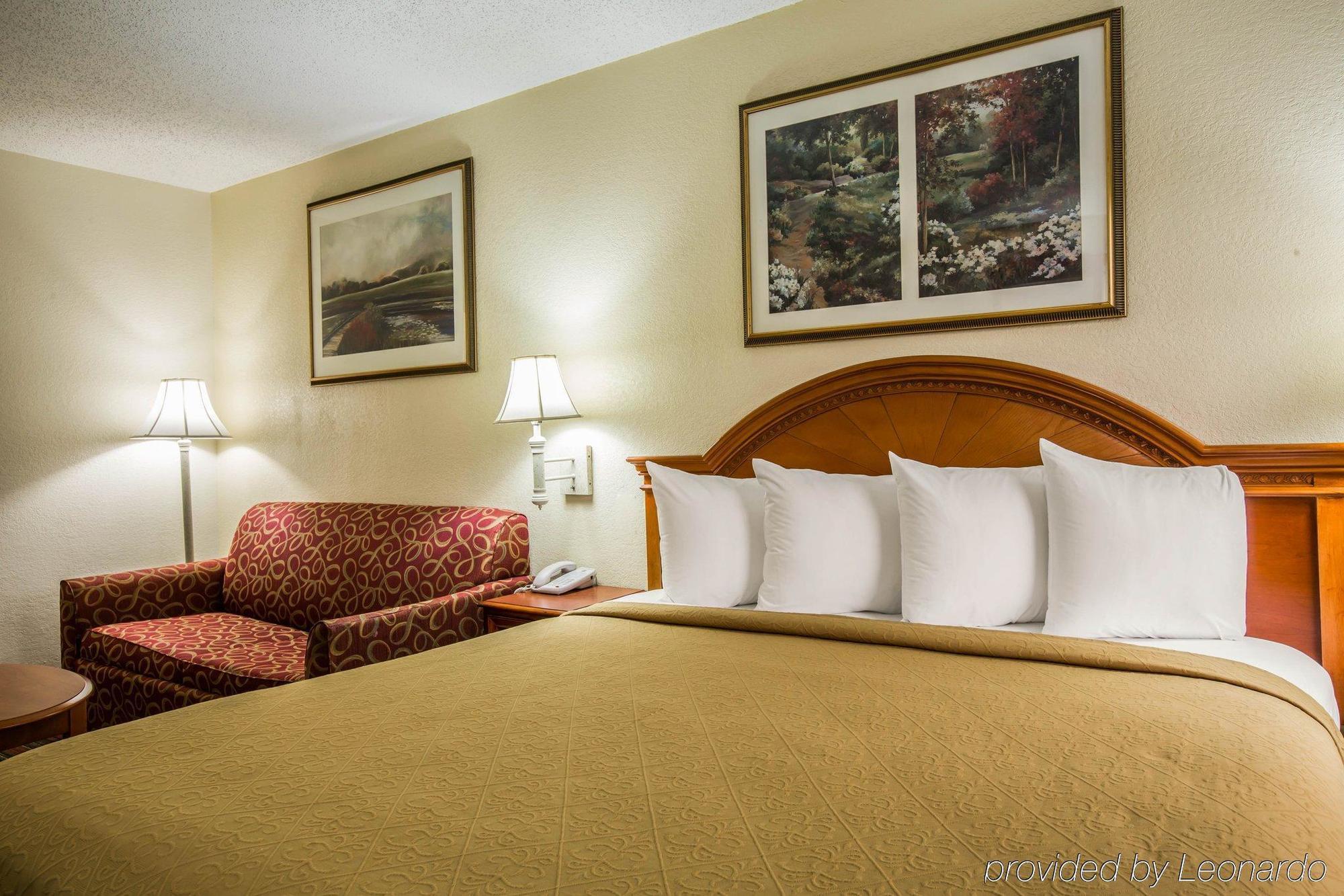 Quality Inn & Suites Biltmore East Эшвилл Экстерьер фото