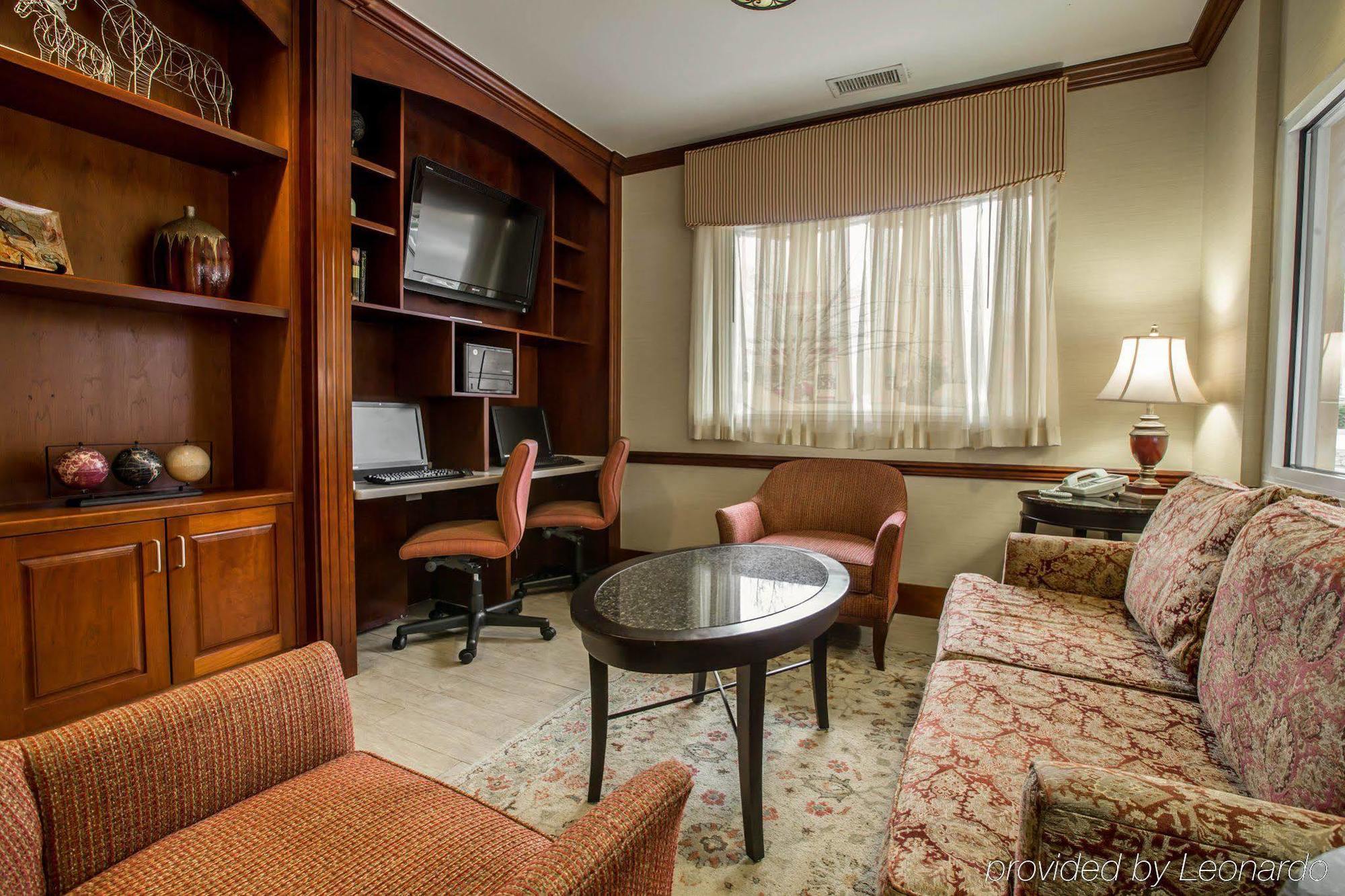 Quality Inn & Suites Biltmore East Эшвилл Экстерьер фото