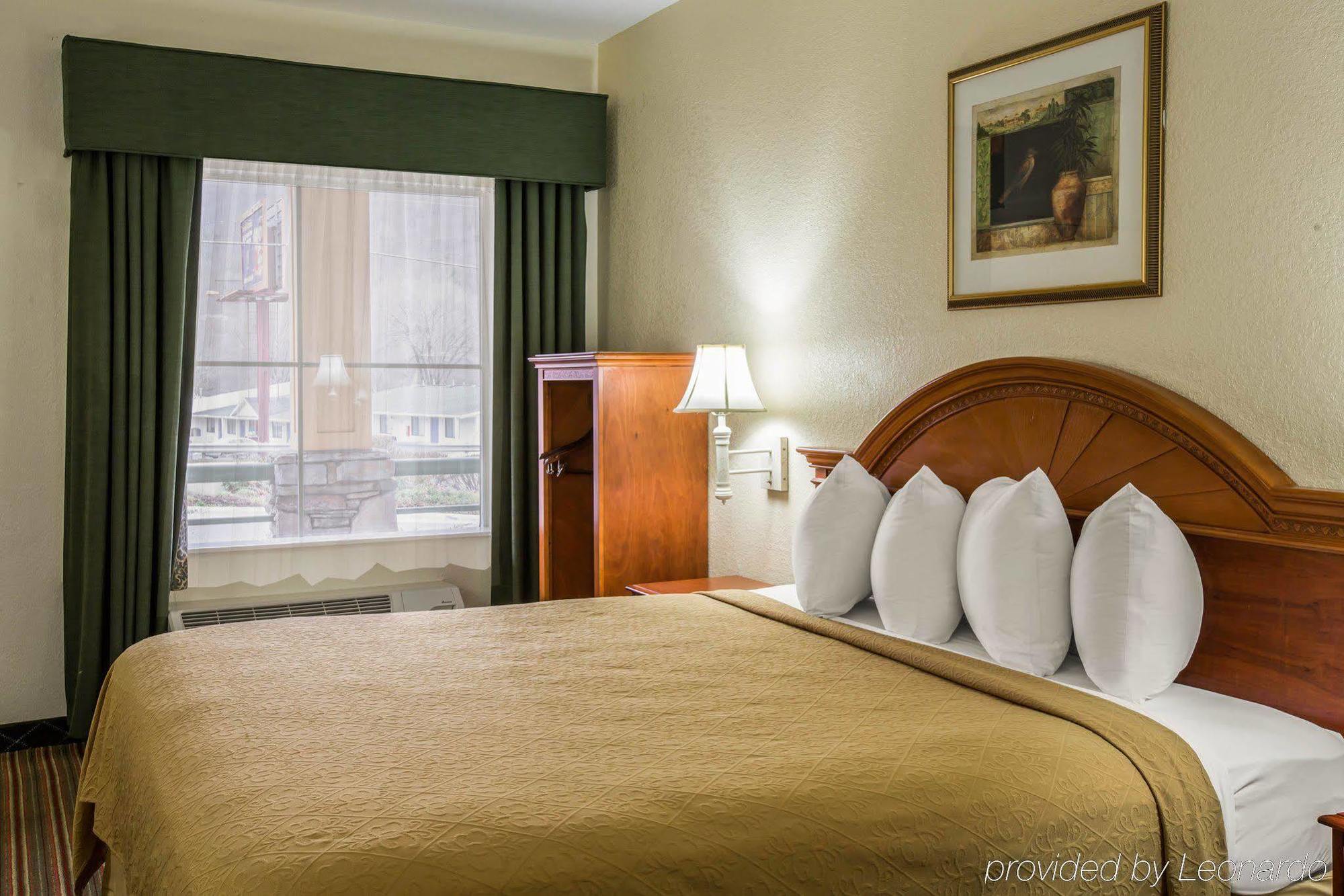 Quality Inn & Suites Biltmore East Эшвилл Экстерьер фото